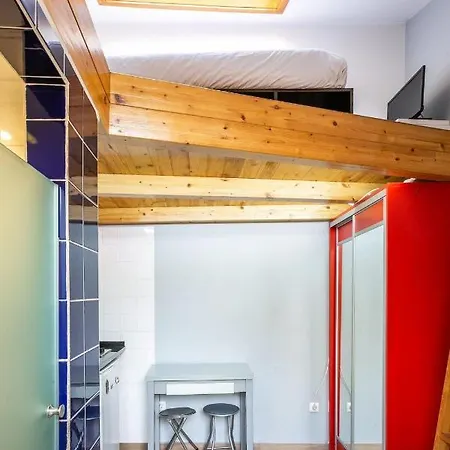 Tiny Little In The Centre 리스본