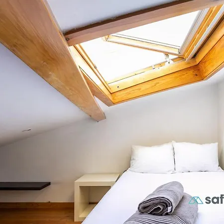 Tiny Little In The Centre